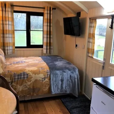 Idyllic Shepherds Hut Glorious Views To South Downs 'Perch' Uckfield Exterior foto
