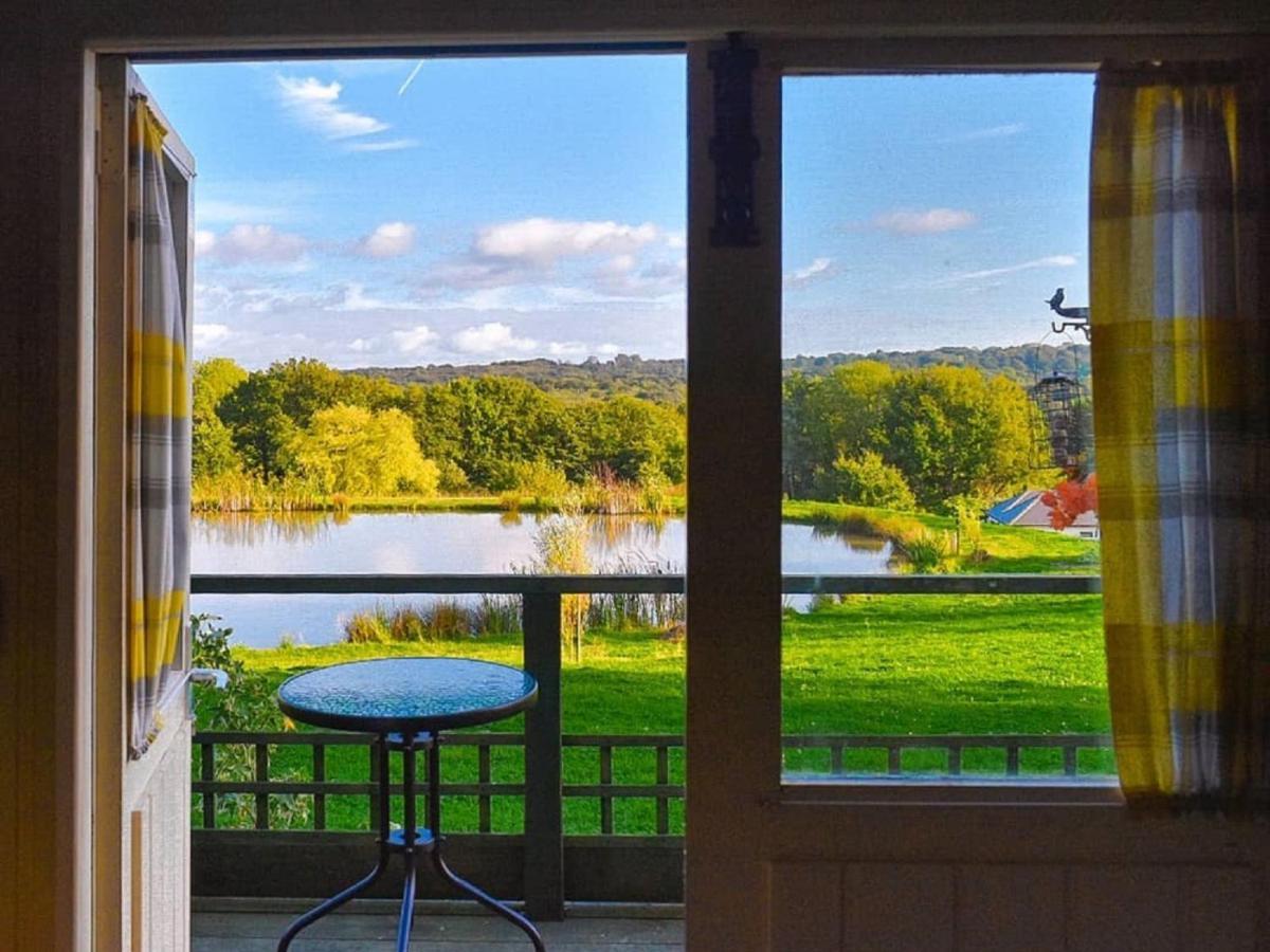 Idyllic Shepherds Hut Glorious Views To South Downs 'perch' Holiday home Uckfield