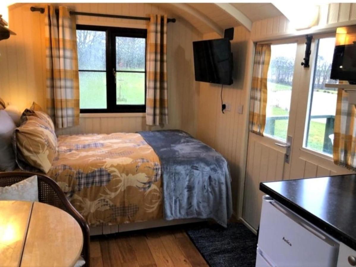 Holiday home Idyllic Shepherds Hut Glorious Views To South Downs 'perch' *
