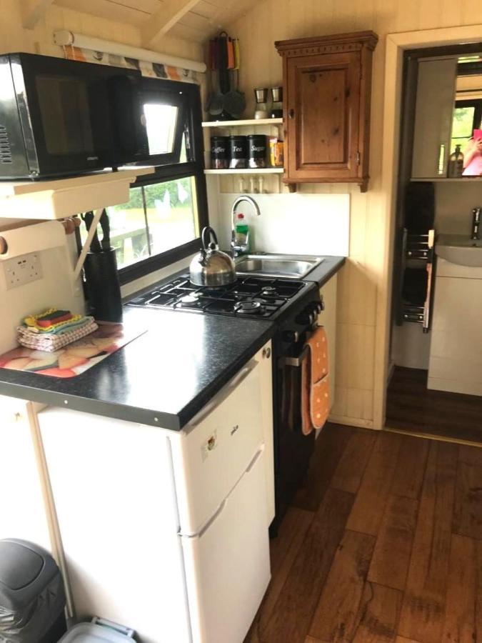 Holiday home Idyllic Shepherds Hut Glorious Views To South Downs 'perch'