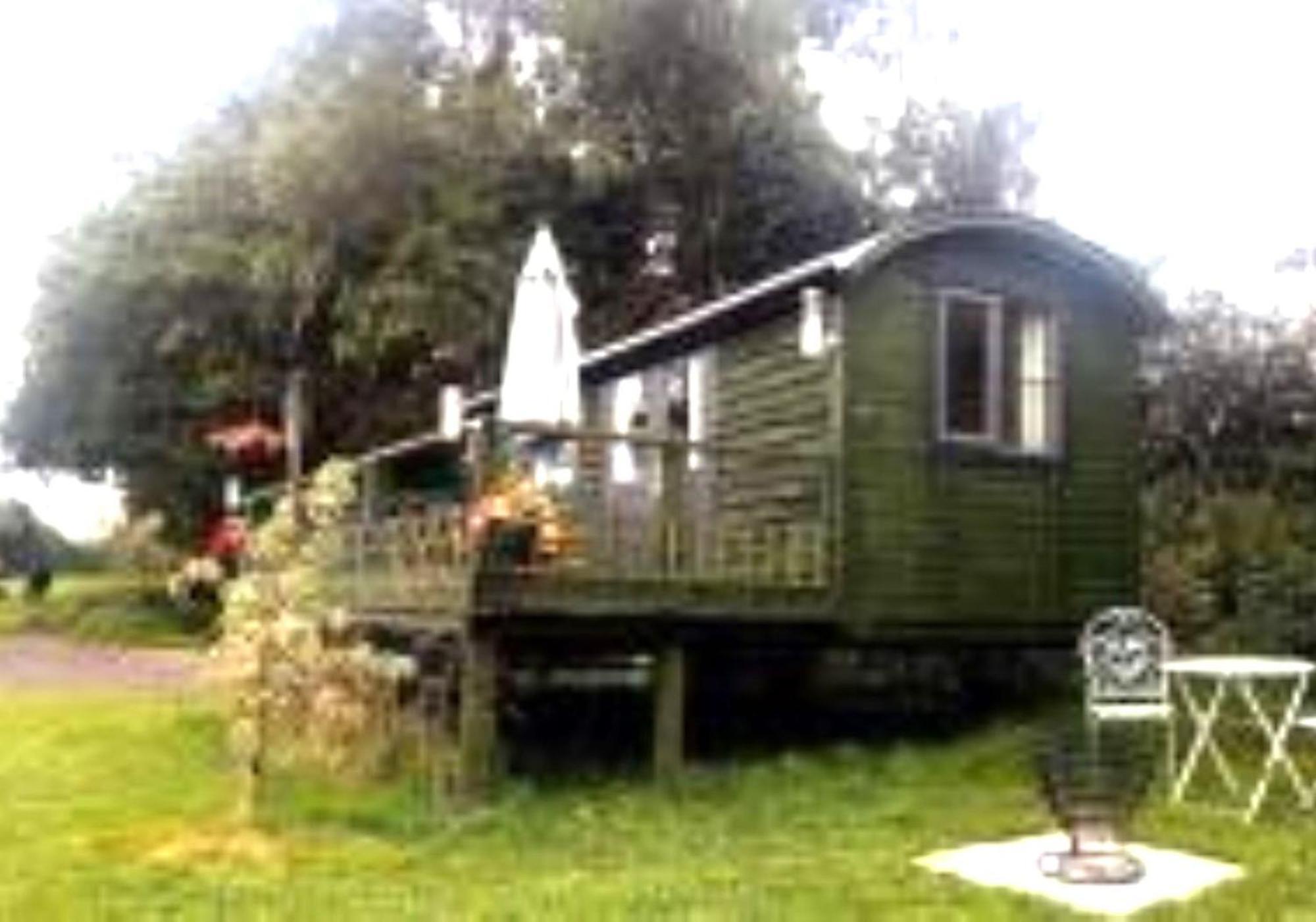 Idyllic Shepherds Hut Glorious Views To South Downs 'perch' *